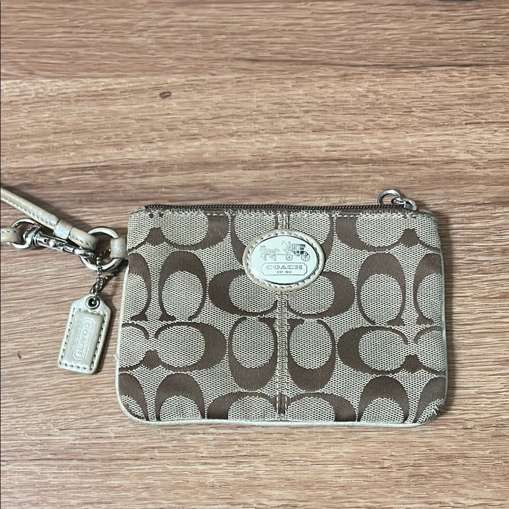 Coach signature C wristlet/small